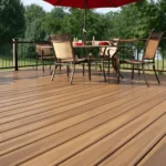 Terrasse en PVC Fiberon Paramount Brownstone avec texture grain de bois brun chaud