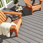 Terrasse en matériau composite Fiberon Good Life Mono Cottage dans un jardin moderne