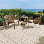 Terrasse en composite TimberTech Reserve Reclaimed Chestnut avec texture grain de bois doré
